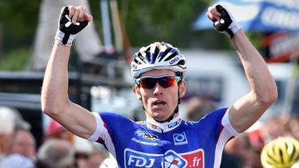 Il francese Démare sfreccia in volata e si aggiudica la HalleIngooigem